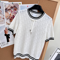 🆕Dior26春夏新品老花提花蝴蝶结针织短袖✨本季优雅氛围感担当,把品牌经典美学与少女精致感完美融合,轻 🆕Dior26春夏新品老花提花蝴蝶结针织短袖✨本季优雅氛围感担当,把品牌经典美学与少女精致感完美融合,轻