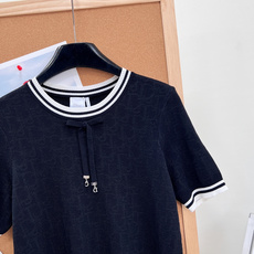🆕Dior26春夏新品老花提花蝴蝶结针织短袖✨本季优雅氛围感担当,把品牌经典美学与少女精致感完美融合,轻 🆕Dior26春夏新品老花提花蝴蝶结针织短袖✨本季优雅氛围感担当,把品牌经典美学与少女精致感完美融合,轻