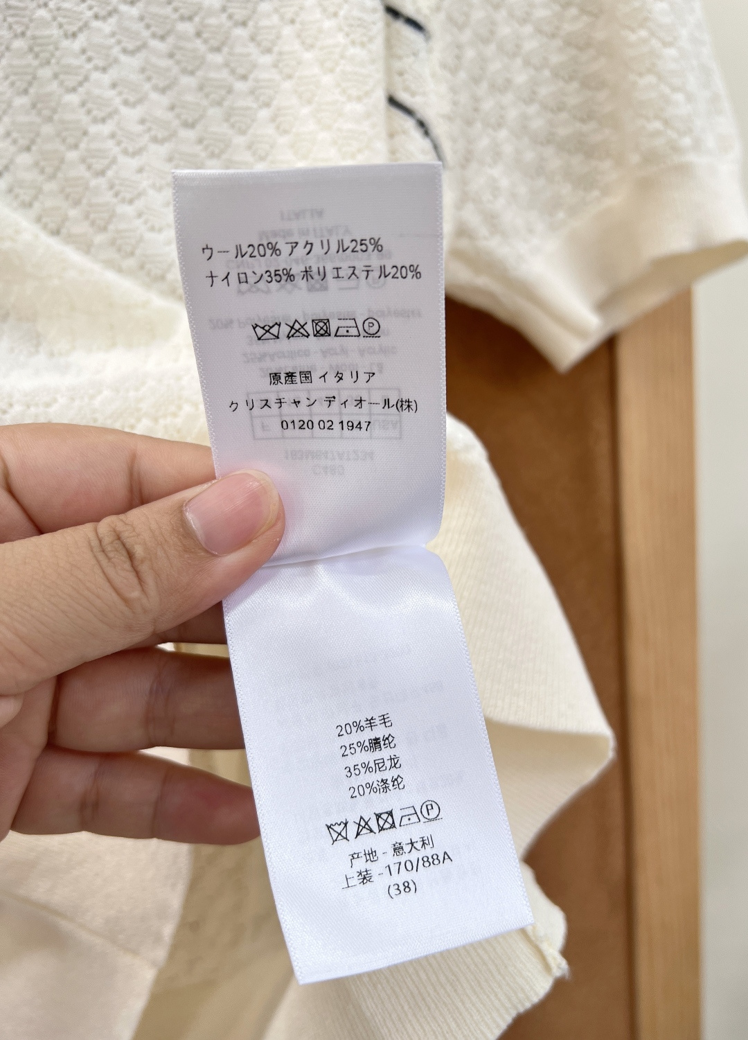🆕Dior26春夏新款撞色锁边镂空针织短袖本季主打优雅松弛感，将法式精致感与实穿性完美平衡，一件承包整个