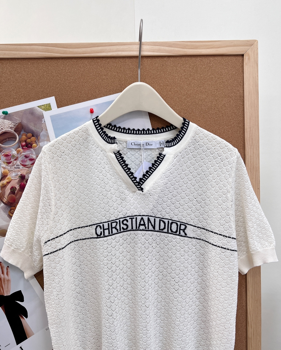 🆕Dior26春夏新款撞色锁边镂空针织短袖本季主打优雅松弛感，将法式精致感与实穿性完美平衡，一件承包整个