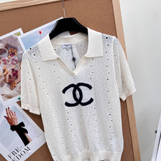 🆕Chanel 26春夏新款Polo翻领镂空双C针织短袖。法式轻奢与休闲感的完美融合,一件兼顾颜值与实穿 🆕Chanel 26春夏新款Polo翻领镂空双C针织短袖。法式轻奢与休闲感的完美融合,一件兼顾颜值与实穿