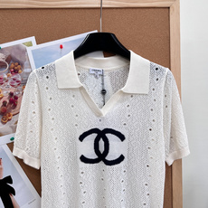 🆕Chanel 26春夏新款Polo翻领镂空双C针织短袖。法式轻奢与休闲感的完美融合,一件兼顾颜值与实穿 🆕Chanel 26春夏新款Polo翻领镂空双C针织短袖。法式轻奢与休闲感的完美融合,一件兼顾颜值与实穿