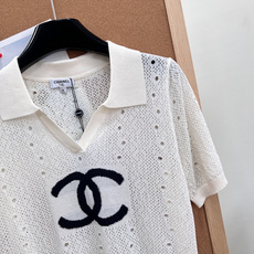 🆕Chanel 26春夏新款Polo翻领镂空双C针织短袖。法式轻奢与休闲感的完美融合,一件兼顾颜值与实穿 🆕Chanel 26春夏新款Polo翻领镂空双C针织短袖。法式轻奢与休闲感的完美融合,一件兼顾颜值与实穿