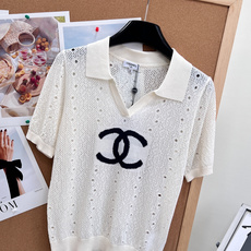 🆕Chanel 26春夏新款Polo翻领镂空双C针织短袖。法式轻奢与休闲感的完美融合,一件兼顾颜值与实穿 🆕Chanel 26春夏新款Polo翻领镂空双C针织短袖。法式轻奢与休闲感的完美融合,一件兼顾颜值与实穿