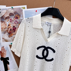 🆕Chanel 26春夏新款Polo翻领镂空双C针织短袖。法式轻奢与休闲感的完美融合,一件兼顾颜值与实穿 🆕Chanel 26春夏新款Polo翻领镂空双C针织短袖。法式轻奢与休闲感的完美融合,一件兼顾颜值与实穿