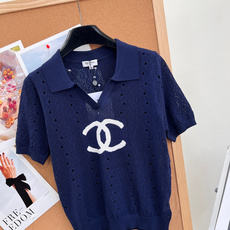 🆕Chanel 26春夏新款Polo翻领镂空双C针织短袖。法式轻奢与休闲感的完美融合,一件兼顾颜值与实穿 🆕Chanel 26春夏新款Polo翻领镂空双C针织短袖。法式轻奢与休闲感的完美融合,一件兼顾颜值与实穿