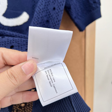 🆕Chanel 26春夏新款Polo翻领镂空双C针织短袖。法式轻奢与休闲感的完美融合,一件兼顾颜值与实穿 🆕Chanel 26春夏新款Polo翻领镂空双C针织短袖。法式轻奢与休闲感的完美融合,一件兼顾颜值与实穿