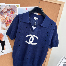🆕Chanel 26春夏新款Polo翻领镂空双C针织短袖。法式轻奢与休闲感的完美融合,一件兼顾颜值与实穿 🆕Chanel 26春夏新款Polo翻领镂空双C针织短袖。法式轻奢与休闲感的完美融合,一件兼顾颜值与实穿
