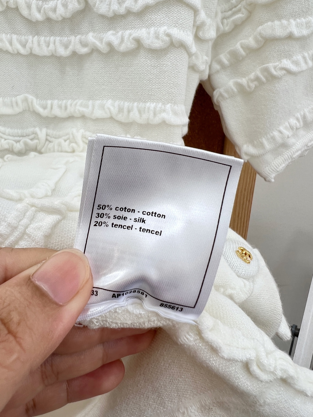 🆕Chanel小香新款翻领短袖开衫，法式浪漫天花板。-面料与工艺｜温柔肌理感，原版打版定制高支细腻针织面