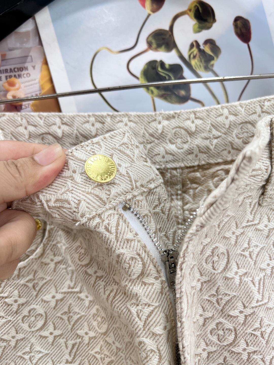 🆕LOUIS VUITTON路易威登满logo提花直筒牛仔裤。- 满幅Monogram提花工艺，整条裤子