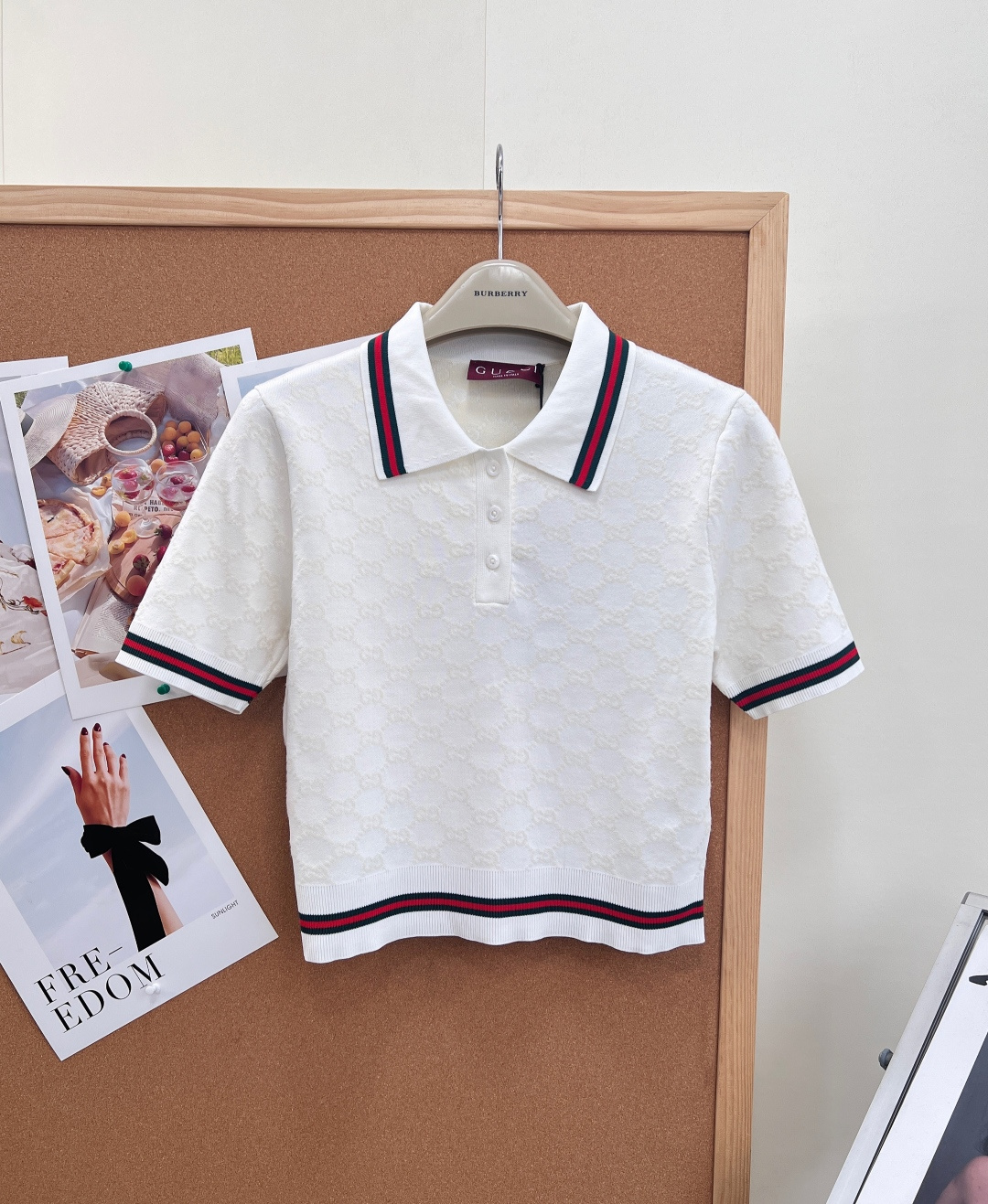 Gucci经典织带翻领GG提花针织Polo短袖，经典G家红绿织带标志性单品，自带复古轻奢滤镜。整件通体暗