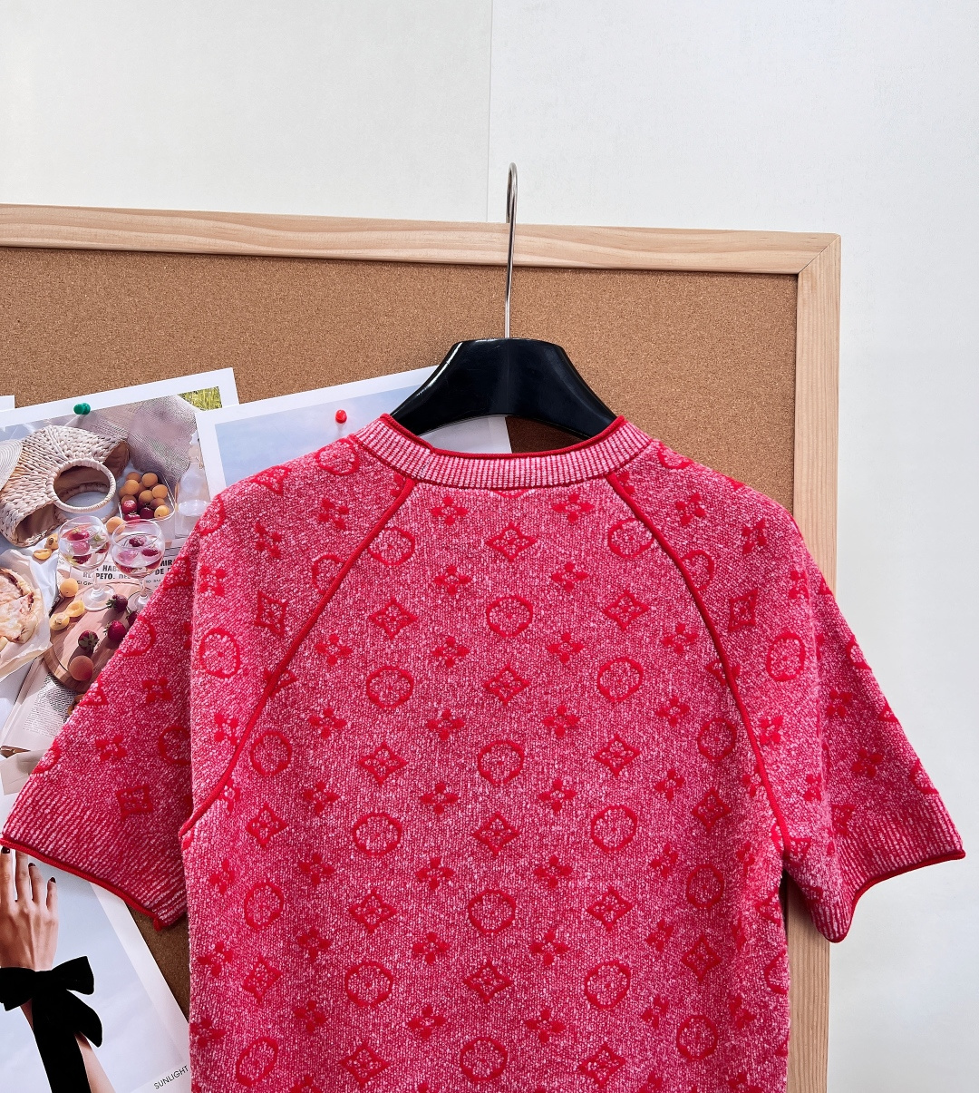 🆕LOUIS VUITTON26S经典满印老花圆领提花针织短袖 ，专柜同步春夏限定基础针织系列，整件满幅