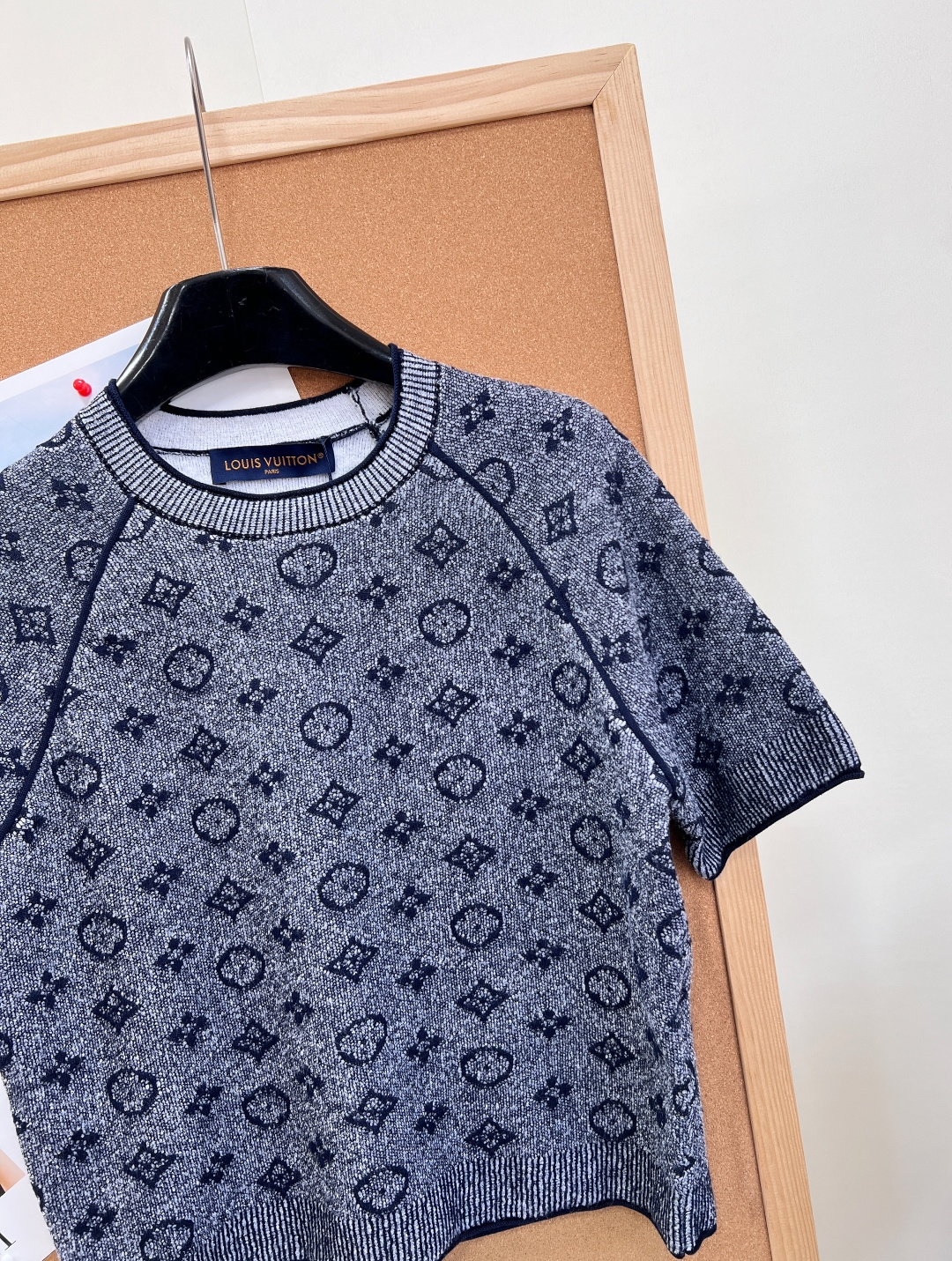 🆕LOUIS VUITTON26S经典满印老花圆领提花针织短袖 ，专柜同步春夏限定基础针织系列，整件满幅