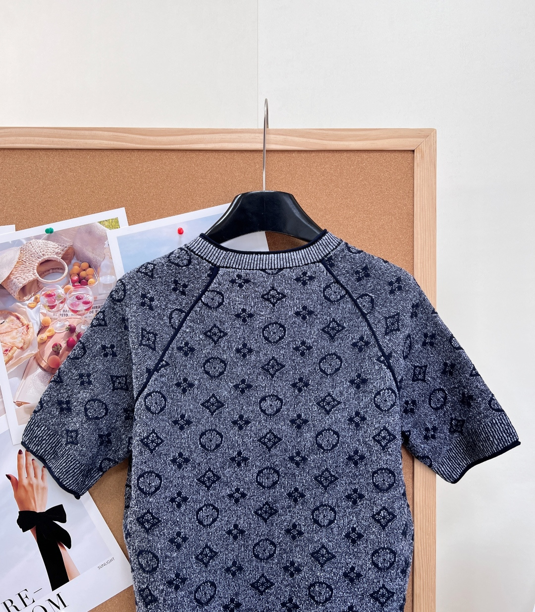🆕LOUIS VUITTON26S经典满印老花圆领提花针织短袖 ，专柜同步春夏限定基础针织系列，整件满幅