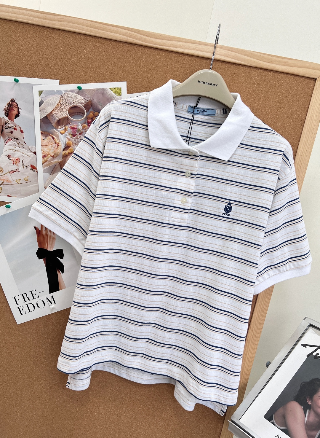 🆕Prada 2026春季条纹Polo领短袖，韩系简约松弛感天花板，把清爽极简轻奢感拿捏到位！面料甄选高