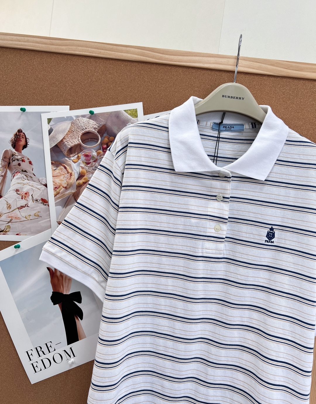 🆕Prada 2026春季条纹Polo领短袖，韩系简约松弛感天花板，把清爽极简轻奢感拿捏到位！面料甄选高