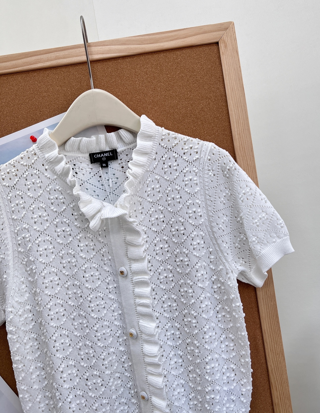 🆕CHANEL26SS木耳边立体钩织短袖针织开衫，专柜同步26春夏限定镂空针织系列，整件采用立体菱形钩织