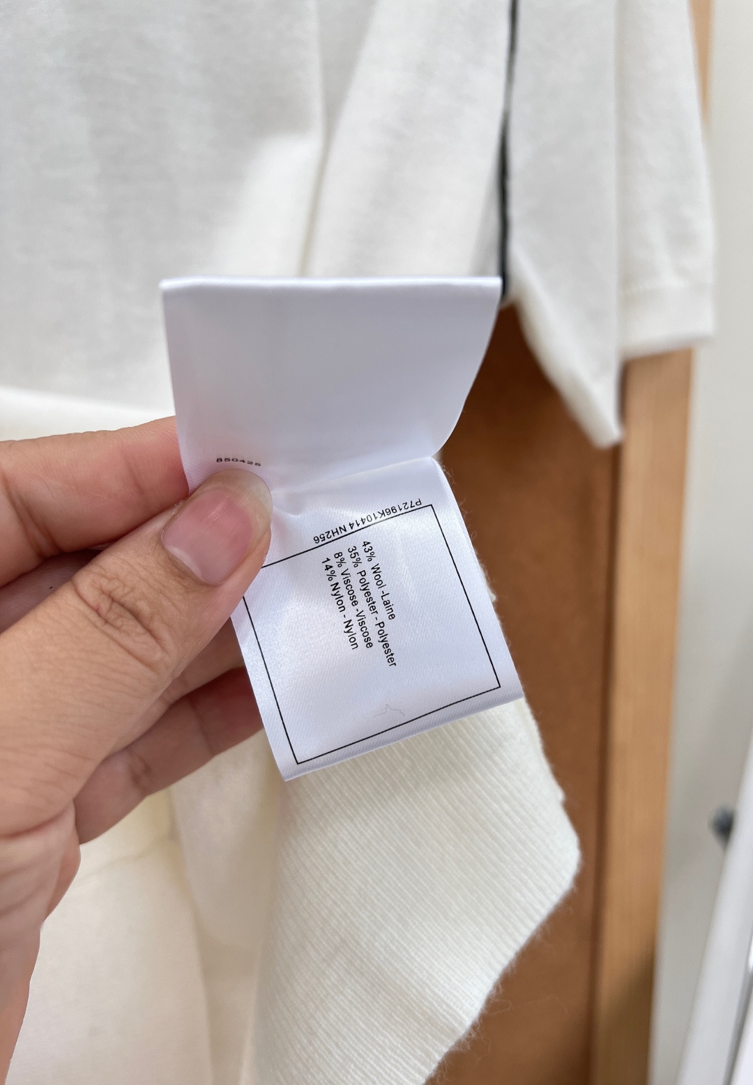 🆕CHANEL 26夏季新品撞色圆领针织短袖，极简轻奢气质款上线。春夏刚需基础针织上衣，黑白、藏青双色齐