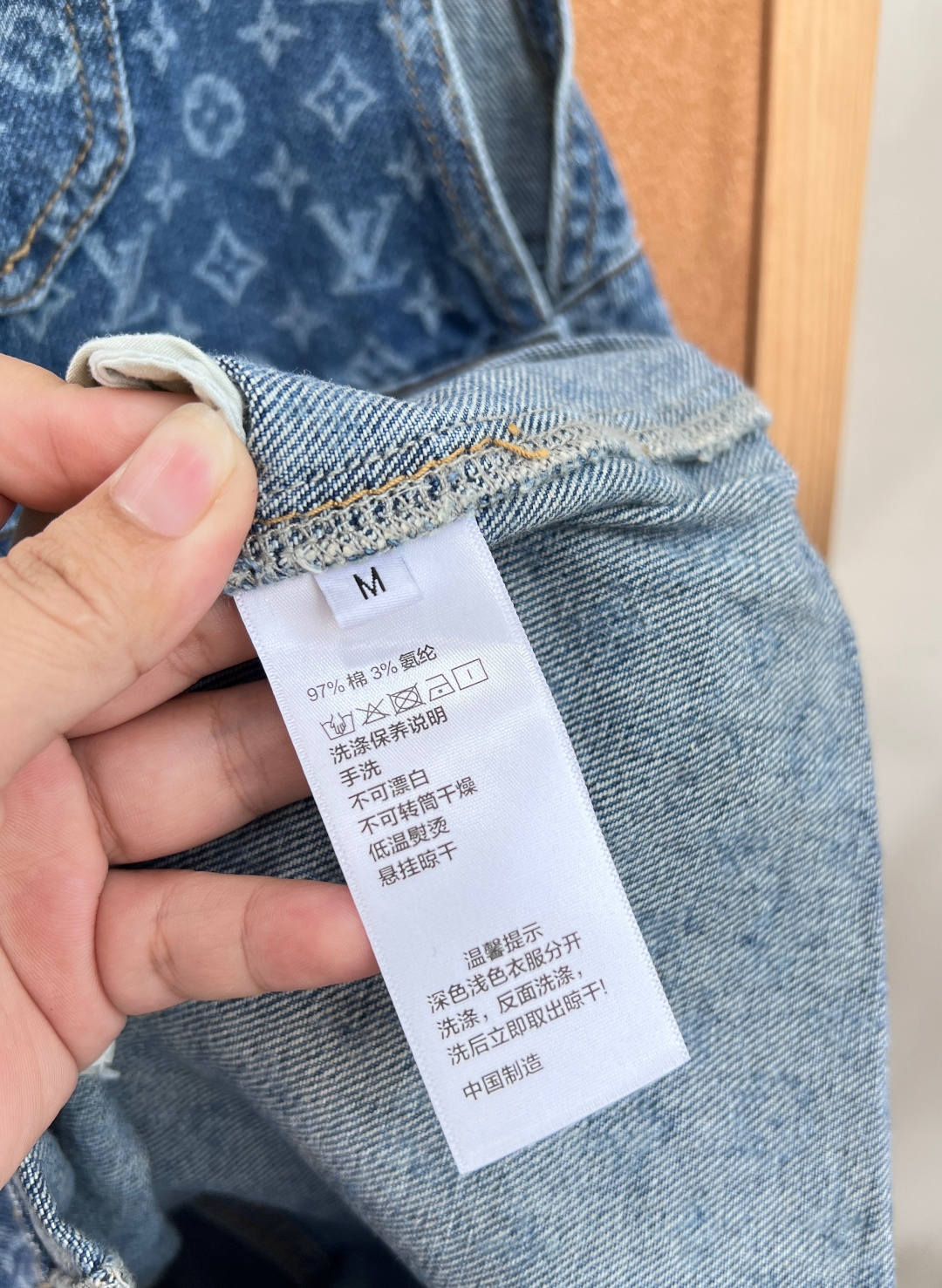 🆕LOUIS VUITTON26SS新品满印老花水洗牛仔背带短裤。复古少女感封神！经典中蓝水洗牛仔面料，