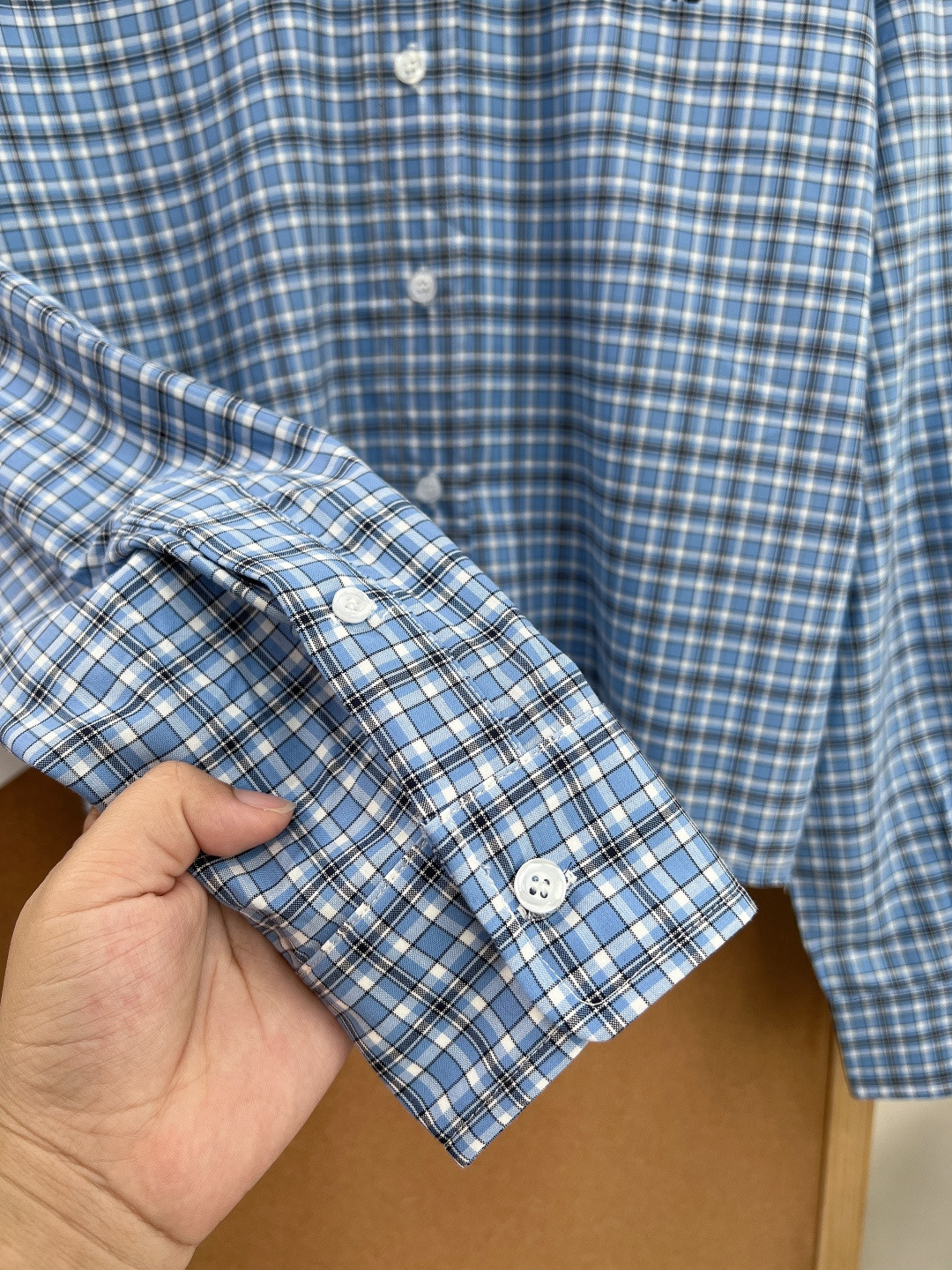 🆕MIU MIU经典款miu系甜妹本命蓝格衬衫上新💙把松弛学院风穿在身上，清爽蓝调细格纹自带清爽滤镜，经
