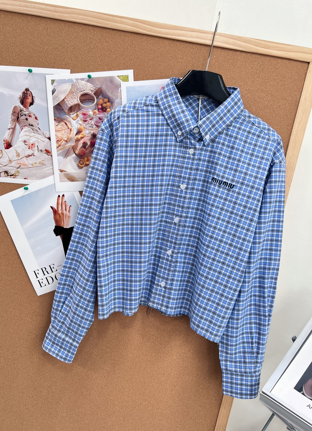 🆕MIU MIU经典款miu系甜妹本命蓝格衬衫上新💙把松弛学院风穿在身上，清爽蓝调细格纹自带清爽滤镜，经