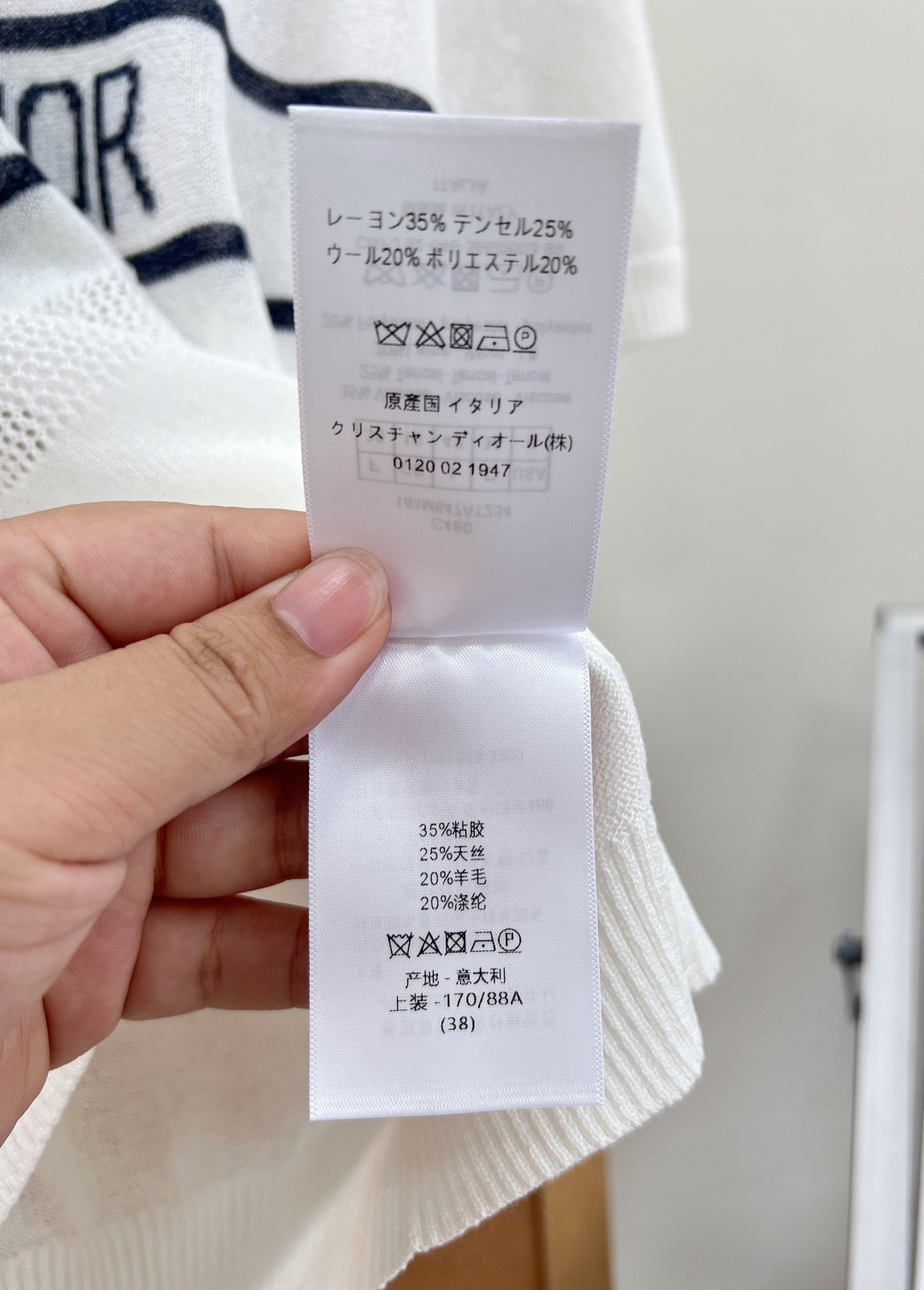 🆕Dior26新款星星字母镂空针织短袖｜清爽轻奢通勤刚需。采用轻薄透气镂空网眼针织织法，全身通透透气自带