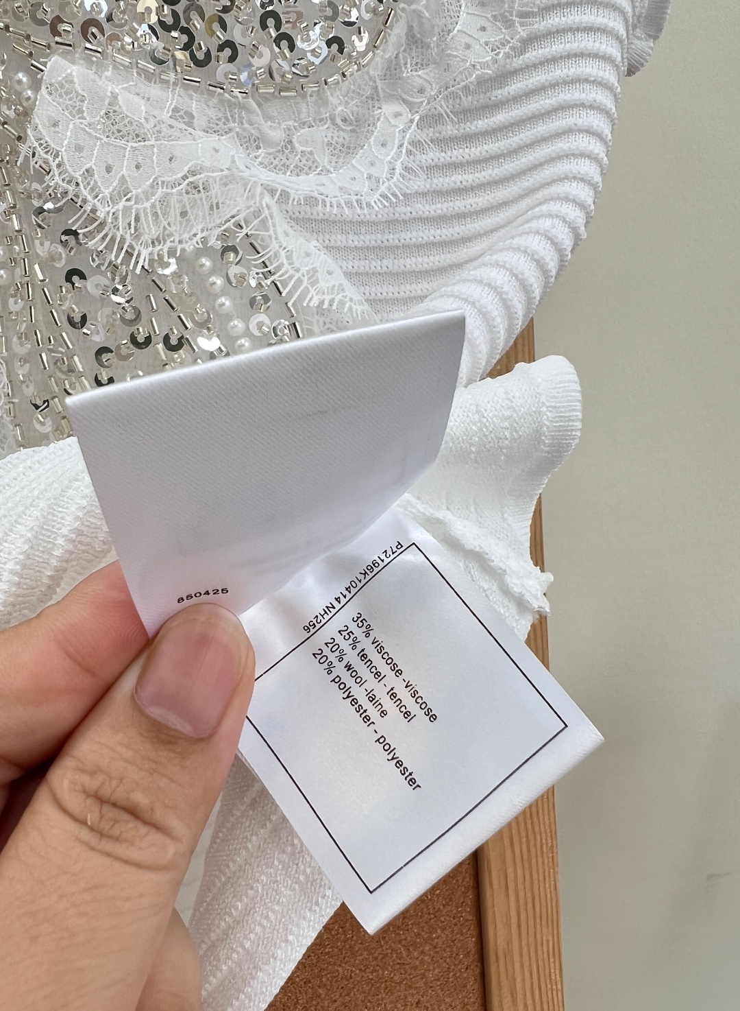 🆕CHANEL小香26春夏新品亮片蝴蝶结U领针织短上衣✨经典小香风拿捏温柔氛围感▫️U型领剪裁：雅致大U