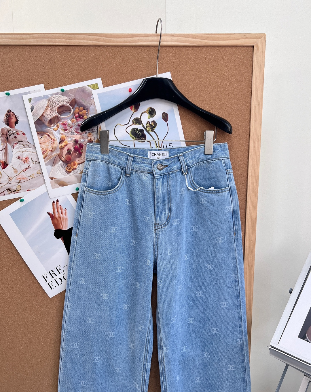 🆕CHANEL26SS激光烧花满印双C牛仔裤，长裤👖短裤🩳一套现货上架，重工激光烧花双C阔腿直筒牛仔裤！