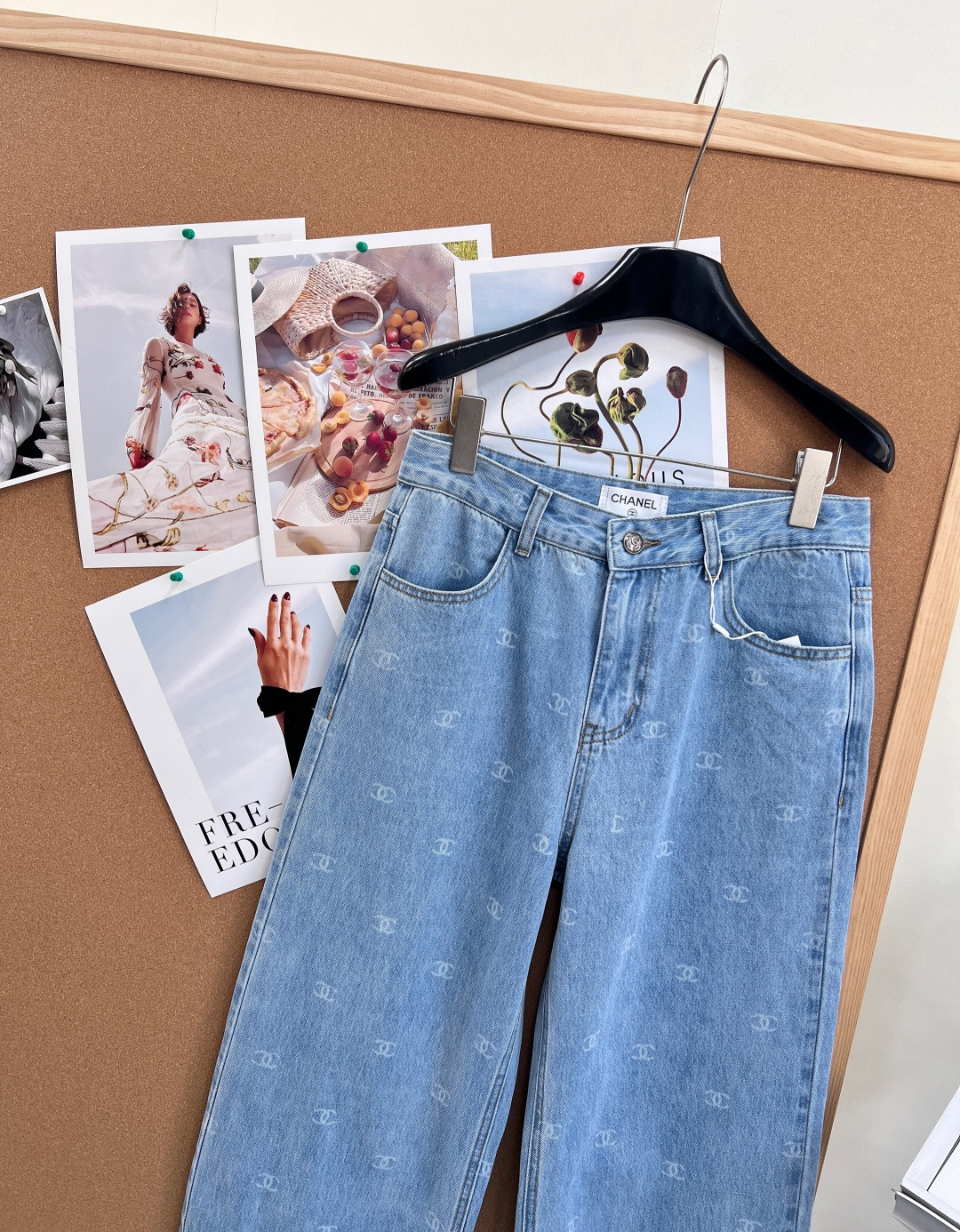 🆕CHANEL26SS激光烧花满印双C牛仔裤，长裤👖短裤🩳一套现货上架，重工激光烧花双C阔腿直筒牛仔裤！