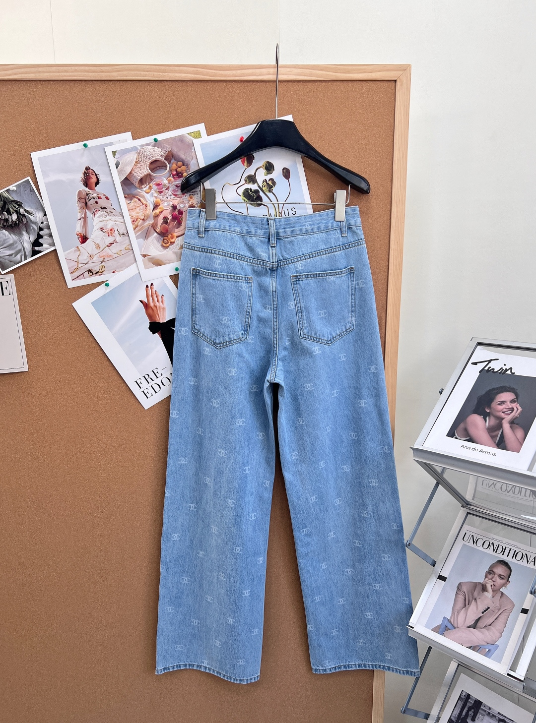🆕CHANEL26SS激光烧花满印双C牛仔裤，长裤👖短裤🩳一套现货上架，重工激光烧花双C阔腿直筒牛仔裤！