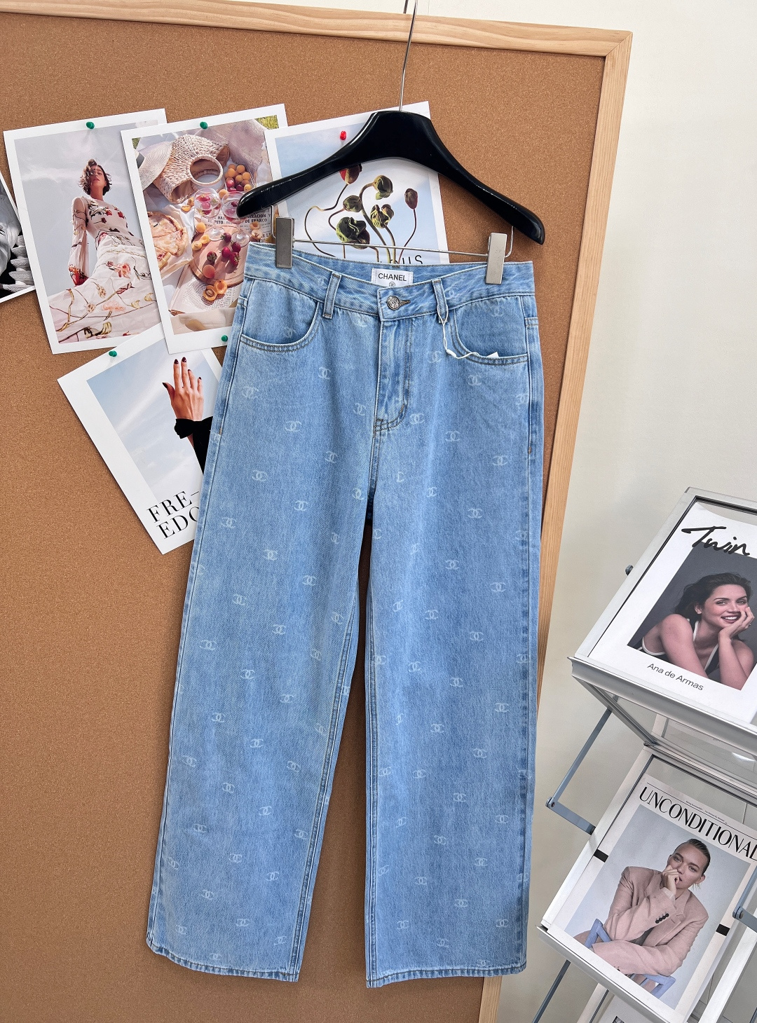 🆕CHANEL26SS激光烧花满印双C牛仔裤，长裤👖短裤🩳一套现货上架，重工激光烧花双C阔腿直筒牛仔裤！