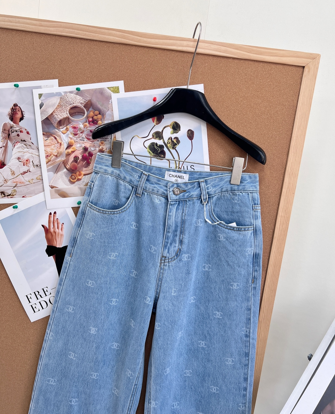 🆕CHANEL26SS激光烧花满印双C牛仔裤，长裤👖短裤🩳一套现货上架，重工激光烧花双C阔腿直筒牛仔裤！