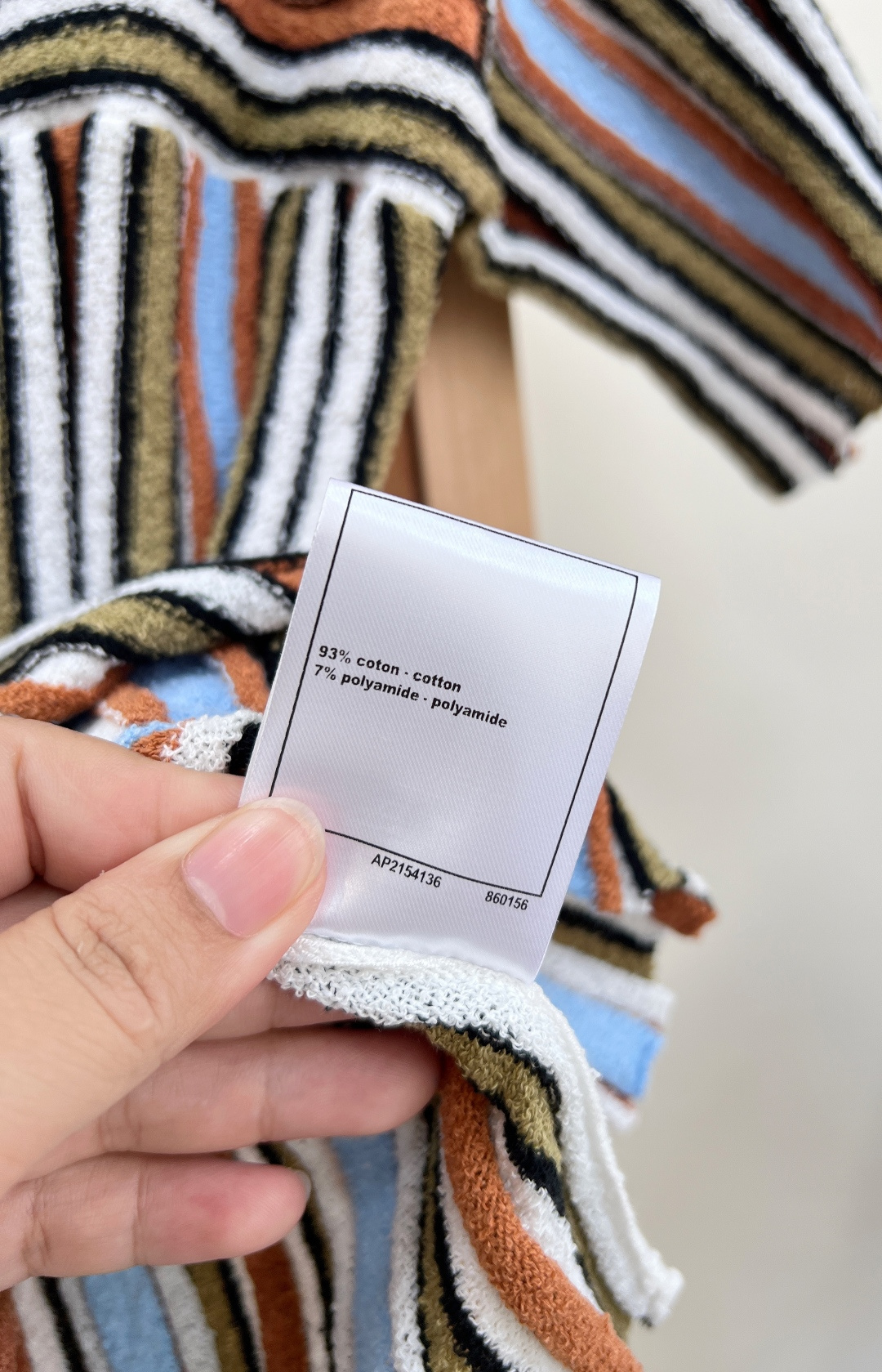 🆕CHANEL 26C Coco Beach系列撞色条纹一字肩针织上衣✨采用Coco Beach系列专属