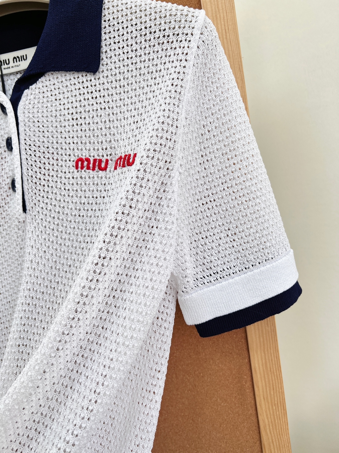 🆕MiuMiu26新款撞色镂空Polo针织短袖✨经典学院风重磅上新，原版定织网眼镂空针织面料，通体透气大