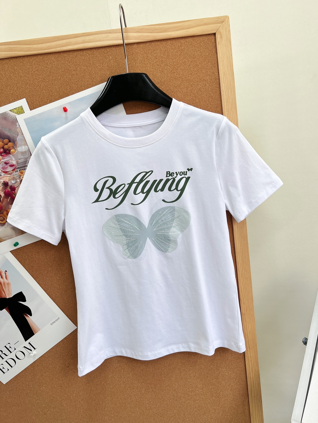 🆕dzzit地素26SS青蝶烫钻字母短袖T恤🦋精选高支精梳纯棉，棉料密实软糯，透气排汗，春夏上身清爽不闷