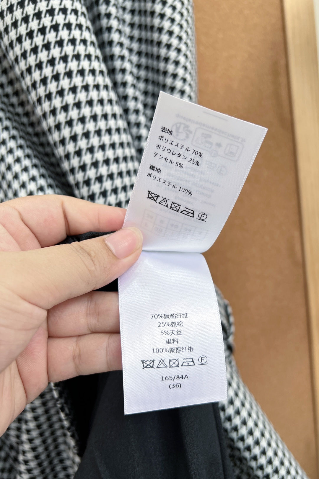 🆕Dior26春夏经典千鸟格无袖收腰连衣裙✨▫️标志性黑白千鸟格复古纹样，是品牌常年长青的经典元素，甄选