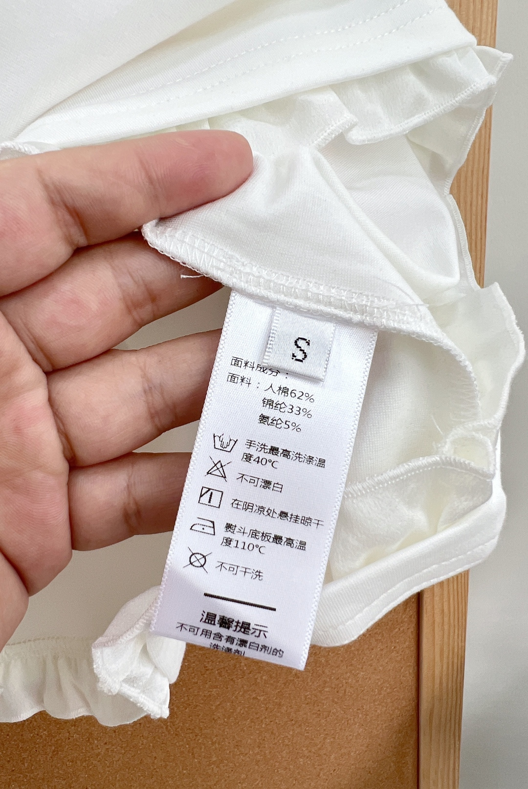 🆕LeFame拉飞姆新款蝴蝶结T恤｜甜妹/辣妹一键切换，这件T恤直接把甜辣氛围感焊在身上了！▫️面料：高