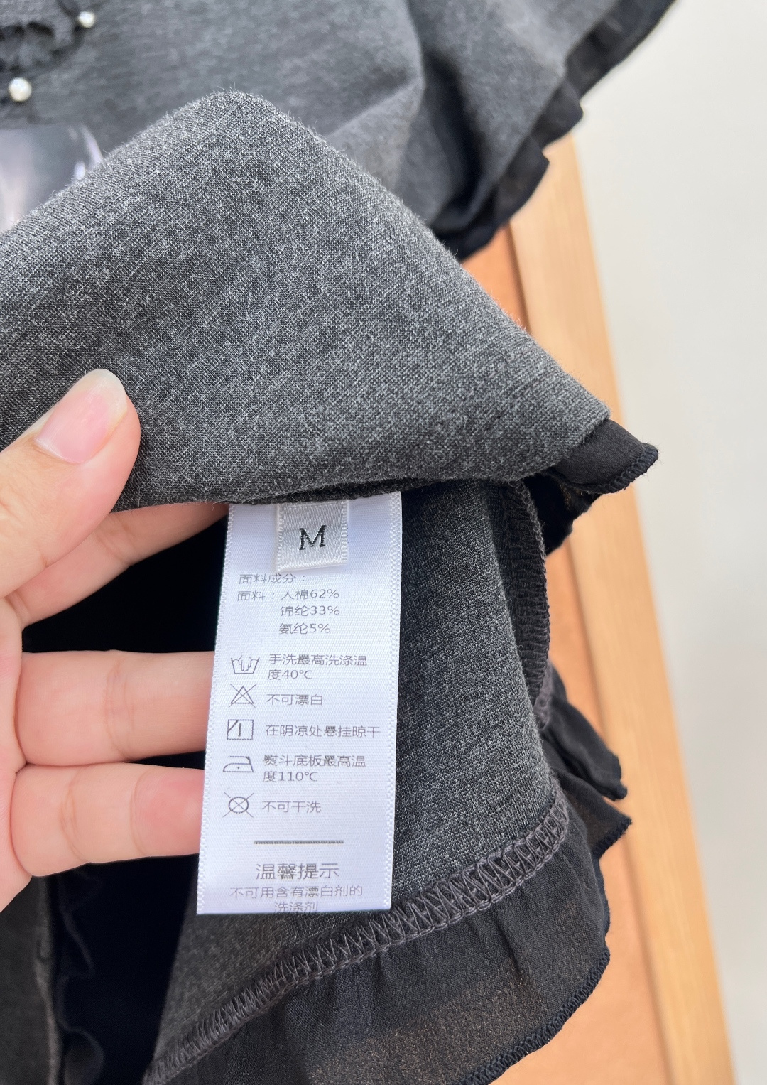 🆕LeFame拉飞姆新款蝴蝶结T恤｜甜妹/辣妹一键切换，这件T恤直接把甜辣氛围感焊在身上了！▫️面料：高