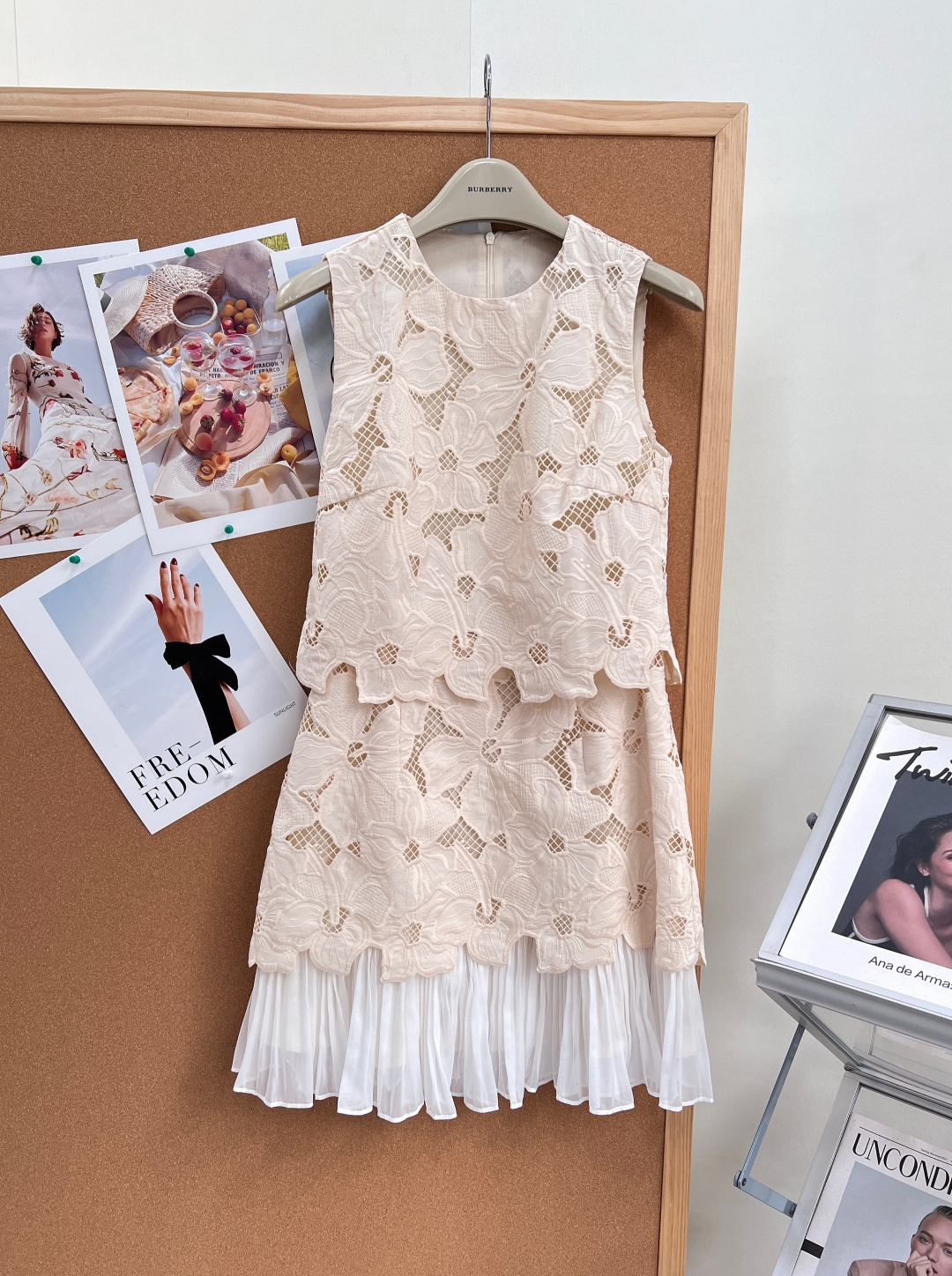 NO:878321,Sandro French gentle ceiling lace fake two-piece dress. Whoever wears it will look extravagant!  This Sandro off-white lace dress welds French laziness and gentleness together!  The pattern design is a fake two-piece sleeveless cut. The upper body is in the shape of an A-line babydoll shirt, and the lower body is a straight skirt. There is a small space in the waist and abdomen, which has a great effect of hiding the flesh. It can also be easily controlled by a pear-shaped figure!  The fabric details are heavily embroidered with flowers and lace, and the texture of each petal is clear and three-dimensional. It is matched with grid hollowing technology and has a breathable feeling. The skirt is spliced ​​with chiffon pleated lining, which brings a light and agile sense of elegance when walking, and the sense of layering is directly full!  The atmosphere is soft and off-white, and it doesn't matter what the occasion is. It can be worn for daily commuting, dating for afternoon tea, or traveling for photos. It comes with a French movie heroine filter, which is gentle and noble!  Pairing ideas: Pair it with a pair of ballet shoes to look like a sweet girl. Pair it with stiletto sandals to instantly transform you into an elegant lady. Pair it with a small fragrant jacket and you can wear it directly to formal occasions. It is very practical!  Big shipment!  Sizes sml,,sandals,skirts,jackets & coats,19860909Sandro法式温柔天花板蕾丝假两件连衣裙.谁穿谁贵气！这件Sandro米白蕾丝裙,把法式慵懒和温柔贵气焊在了一起！ 版型设计假两件式无袖剪裁,上身是A字娃娃衫廓形,下身是直筒半裙,腰腹有小空间,藏肉效果一绝,梨形身材也能轻松驾驭！ 面料细节重工花朵蕾丝刺绣,每一片花瓣的肌理都清晰立体,搭配网格镂空工艺,自带通透呼吸感；裙摆拼接雪纺百褶内衬,走路时自带轻盈灵动的飘逸感,层次感直接拉满！ 氛围感温柔米白色调,不挑皮不挑场合,日常通勤、约会下午茶、出游拍照都能穿,自带法式电影女主滤镜,温柔又显贵！ 搭配思路配一双芭蕾鞋就是纯欲甜妹,搭细跟凉鞋秒变优雅名媛,配小香风外套还能直接穿去正式场合,实用性直接拉满！大货出！ 尺码sml,,sandals,skirts,jackets & coats,,Women's clothing