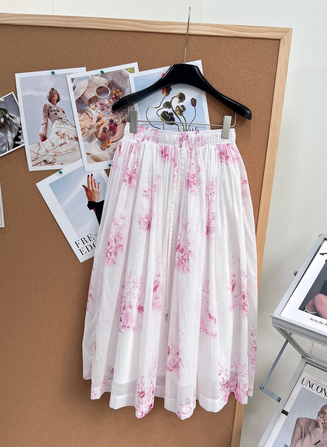 🆕DIOR26春夏新品晕染花卉半身裙。把春日的温柔诗意穿在身上，承包你一整个春夏的氛围感穿搭！▫️「写意