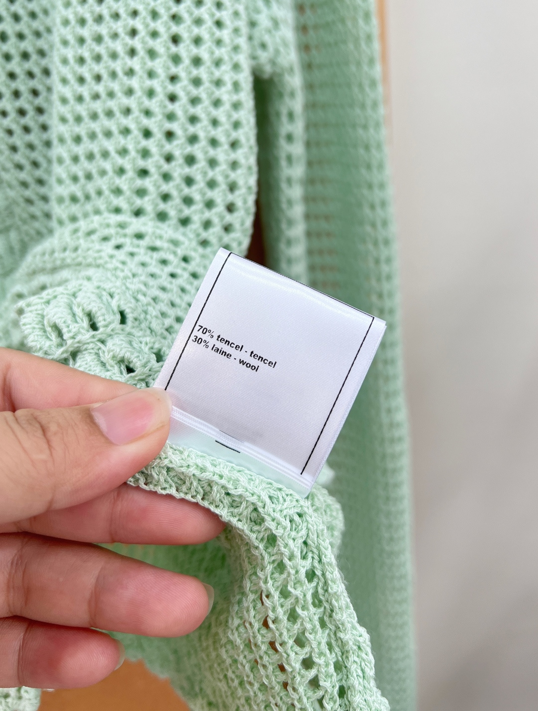🆕Chanel 26春夏新款网眼镂空针织开衫✨两色可选：清新薄荷绿/纯净奶白。- 网眼镂空针织工艺：采用