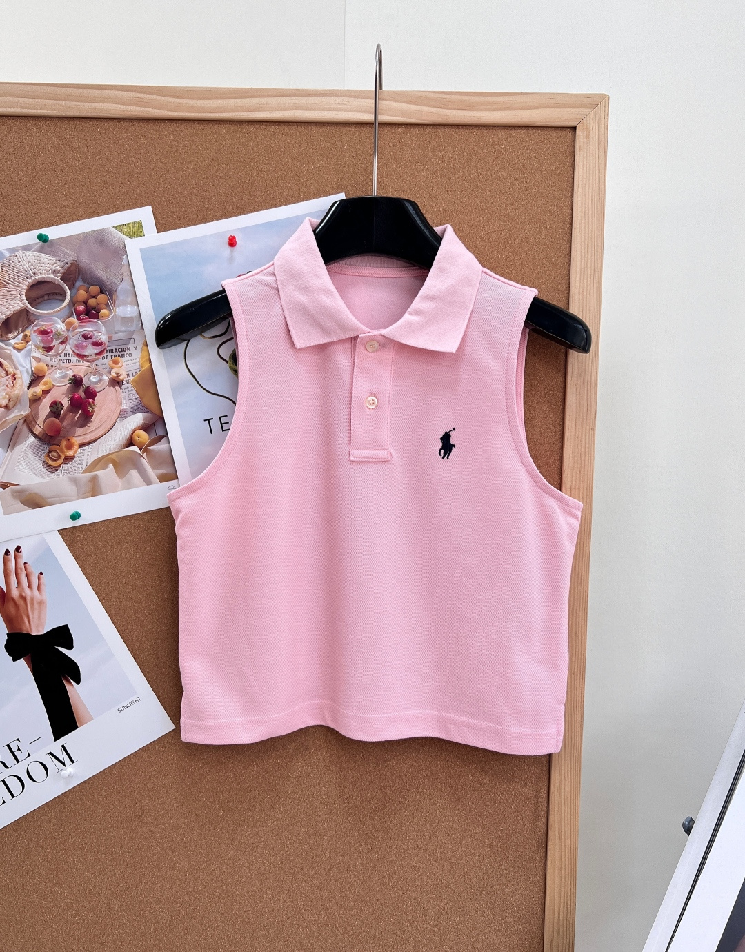 🆕 Ralph Lauren 拉夫劳伦26早春新款翻领战马背心，将经典学院风与松弛感完美融合，解锁美式复