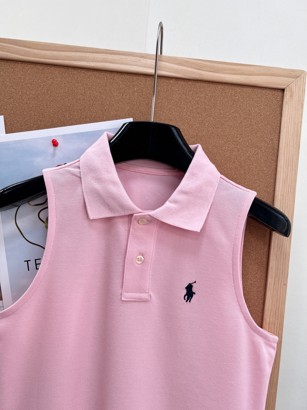 🆕 Ralph Lauren 拉夫劳伦26早春新款翻领战马背心，将经典学院风与松弛感完美融合，解锁美式复
