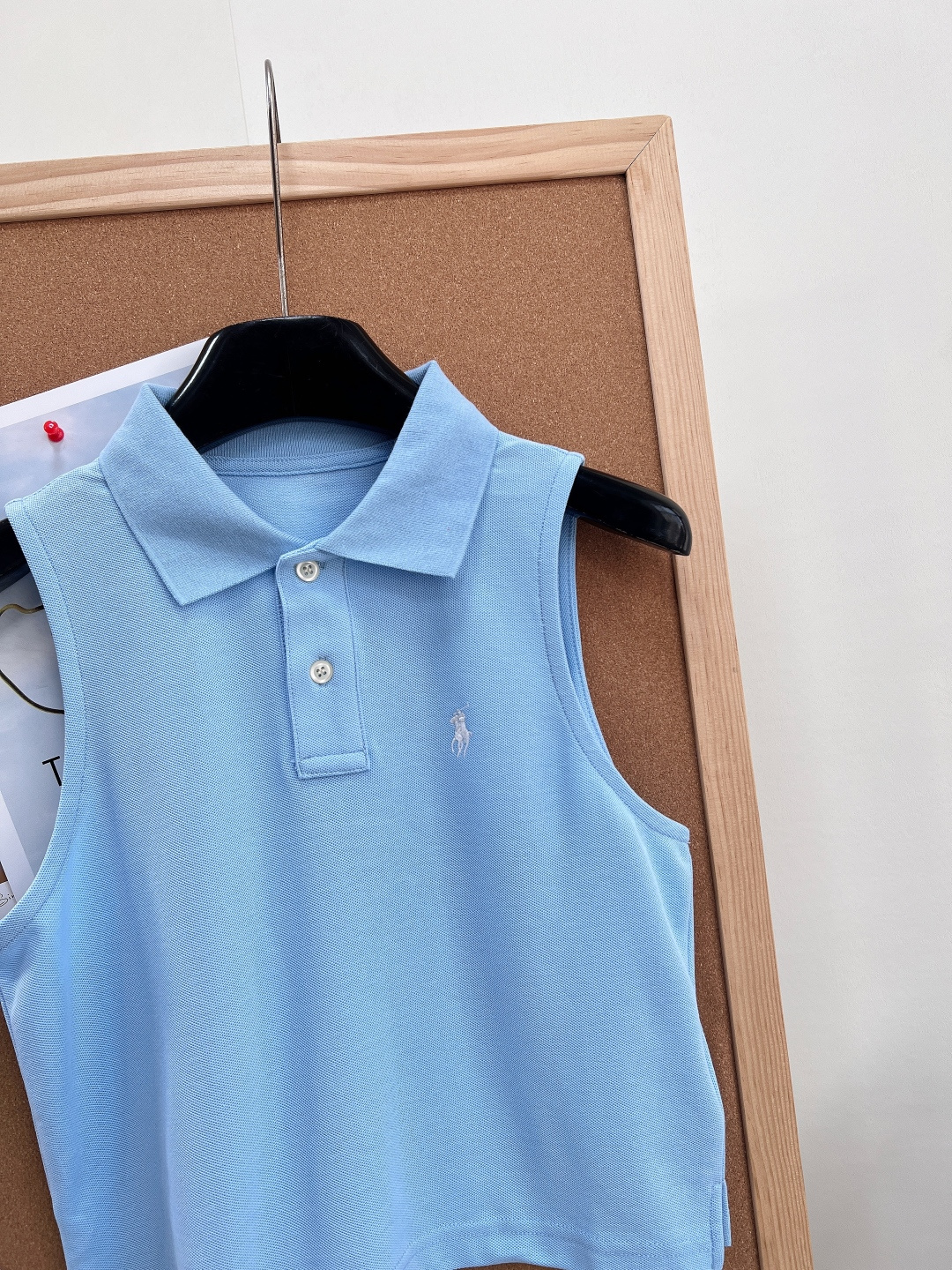 🆕 Ralph Lauren 拉夫劳伦26早春新款翻领战马背心，将经典学院风与松弛感完美融合，解锁美式复