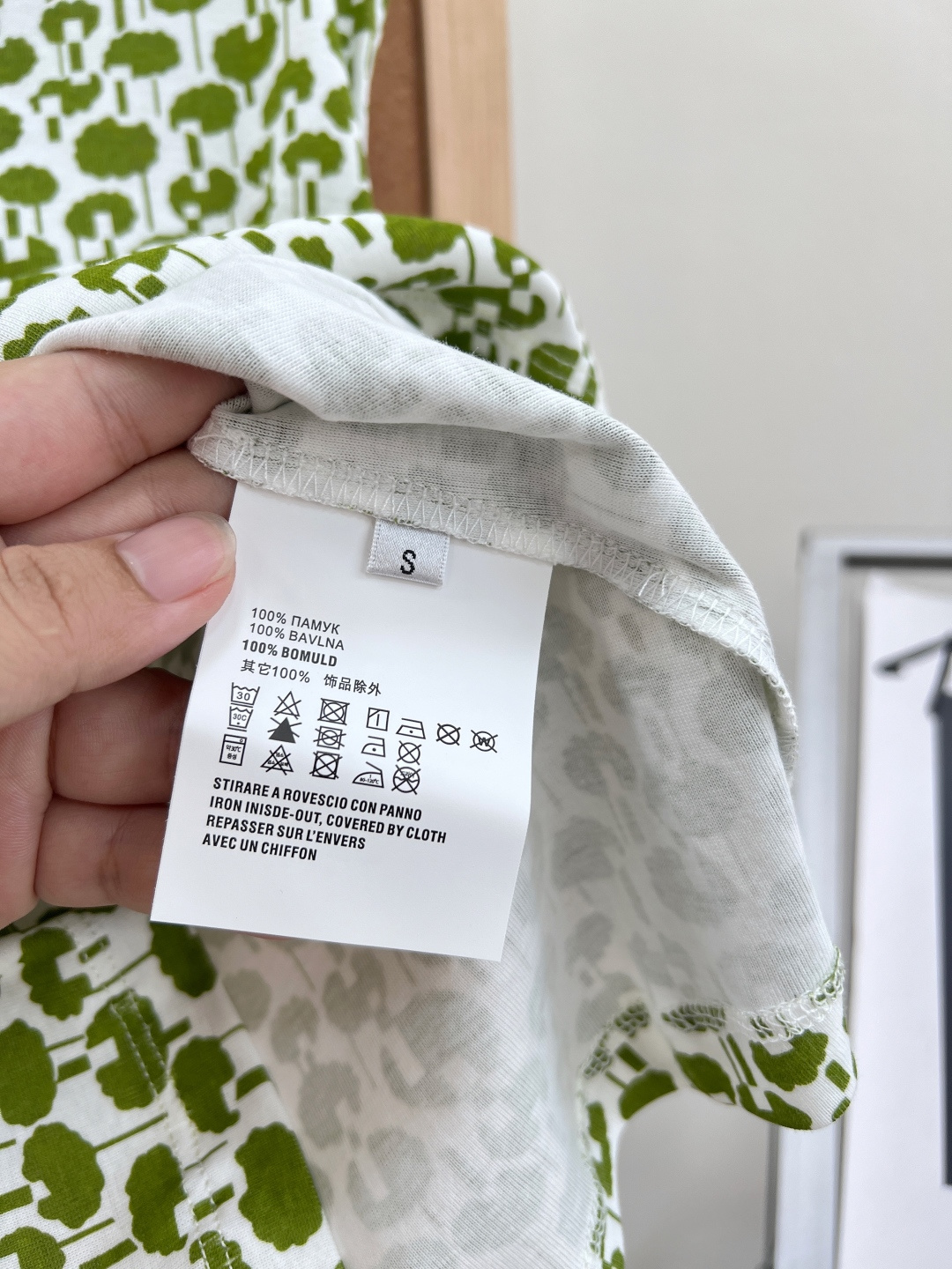 🆕 Miu Miu 26夏季新品印花背心。复古甜妹本命款，解锁夏日清爽氛围感，把俏皮复古穿在身上🍊- 标