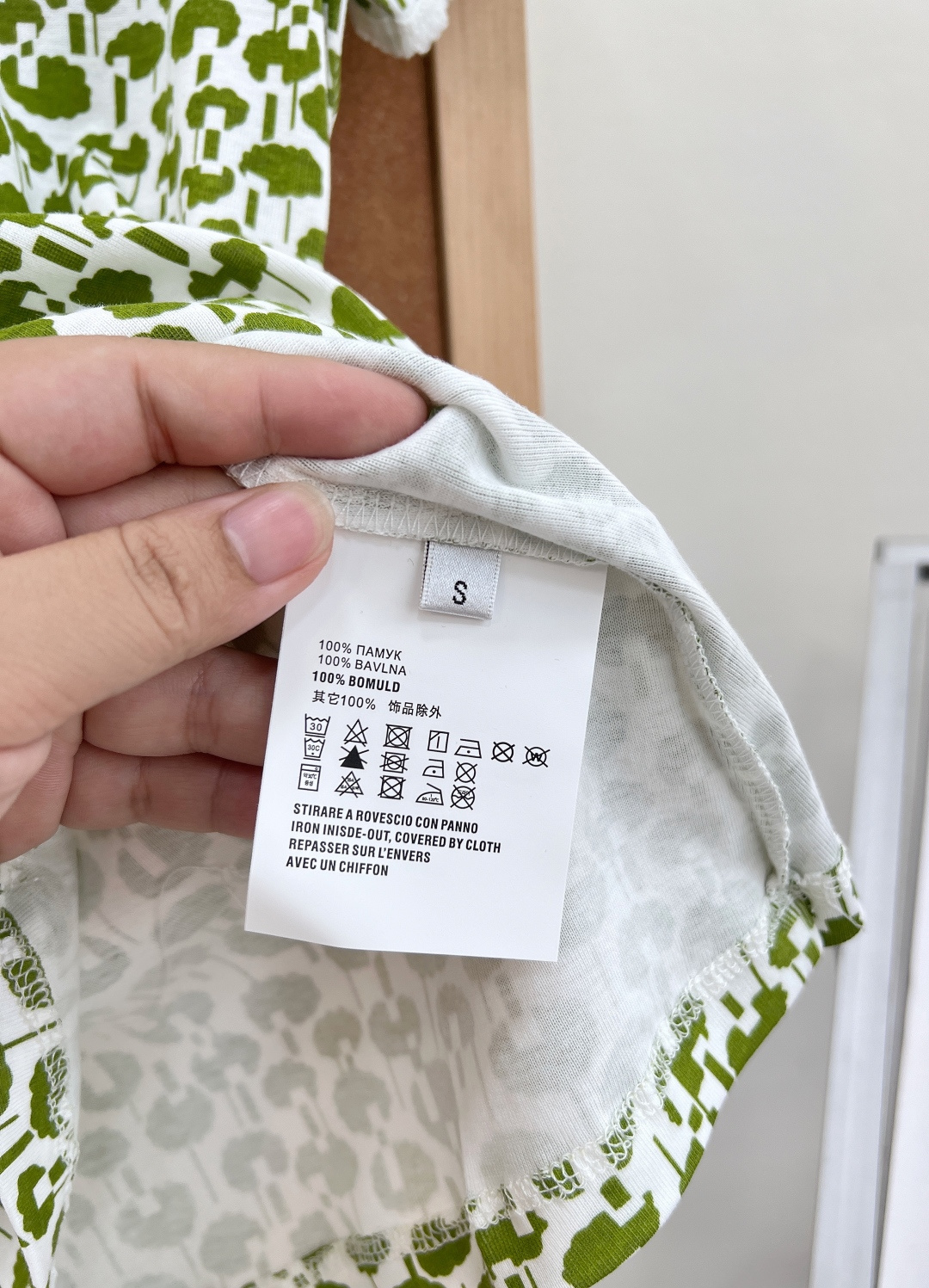 🆕 Miu Miu 26夏季新款碎花短袖｜甜妹夏日刚需款，把复古俏皮穿在身上，轻松拿捏少女氛围感🍊- 经