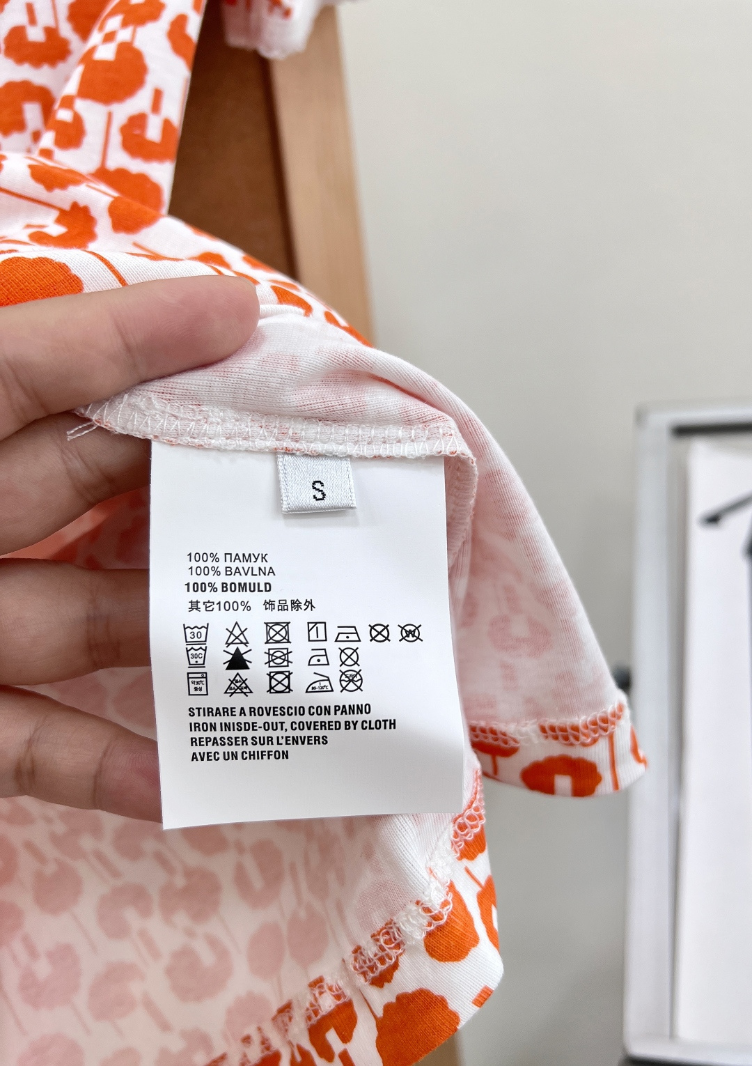 🆕 Miu Miu 26夏季新款碎花短袖｜甜妹夏日刚需款，把复古俏皮穿在身上，轻松拿捏少女氛围感🍊- 经
