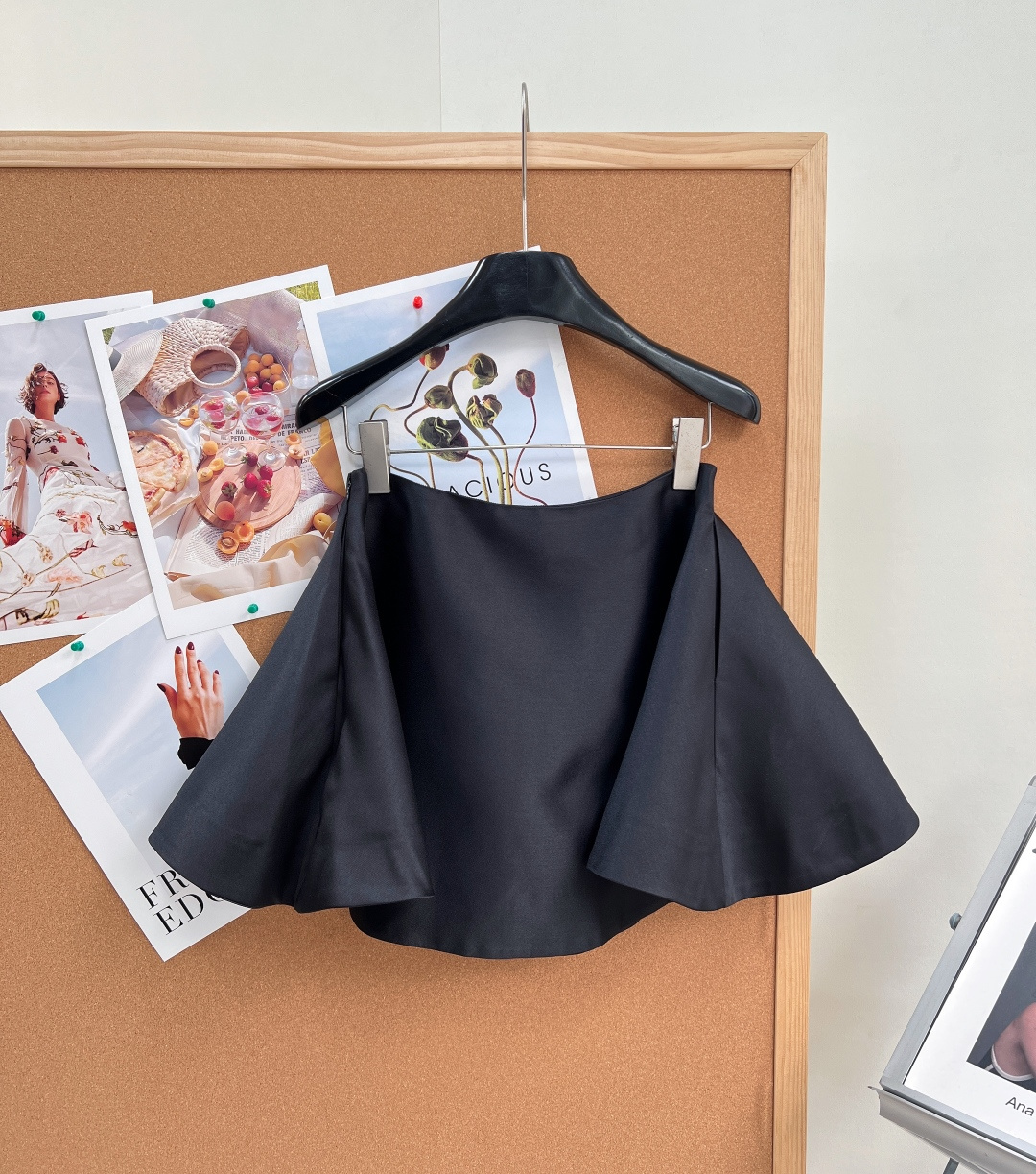 🆕DIOR🖤经典A字短半裙，防走光里衬，显瘦又安心的天花板，梨形身材闭眼入✨- 高腰剪裁拉高腰线，搭配利