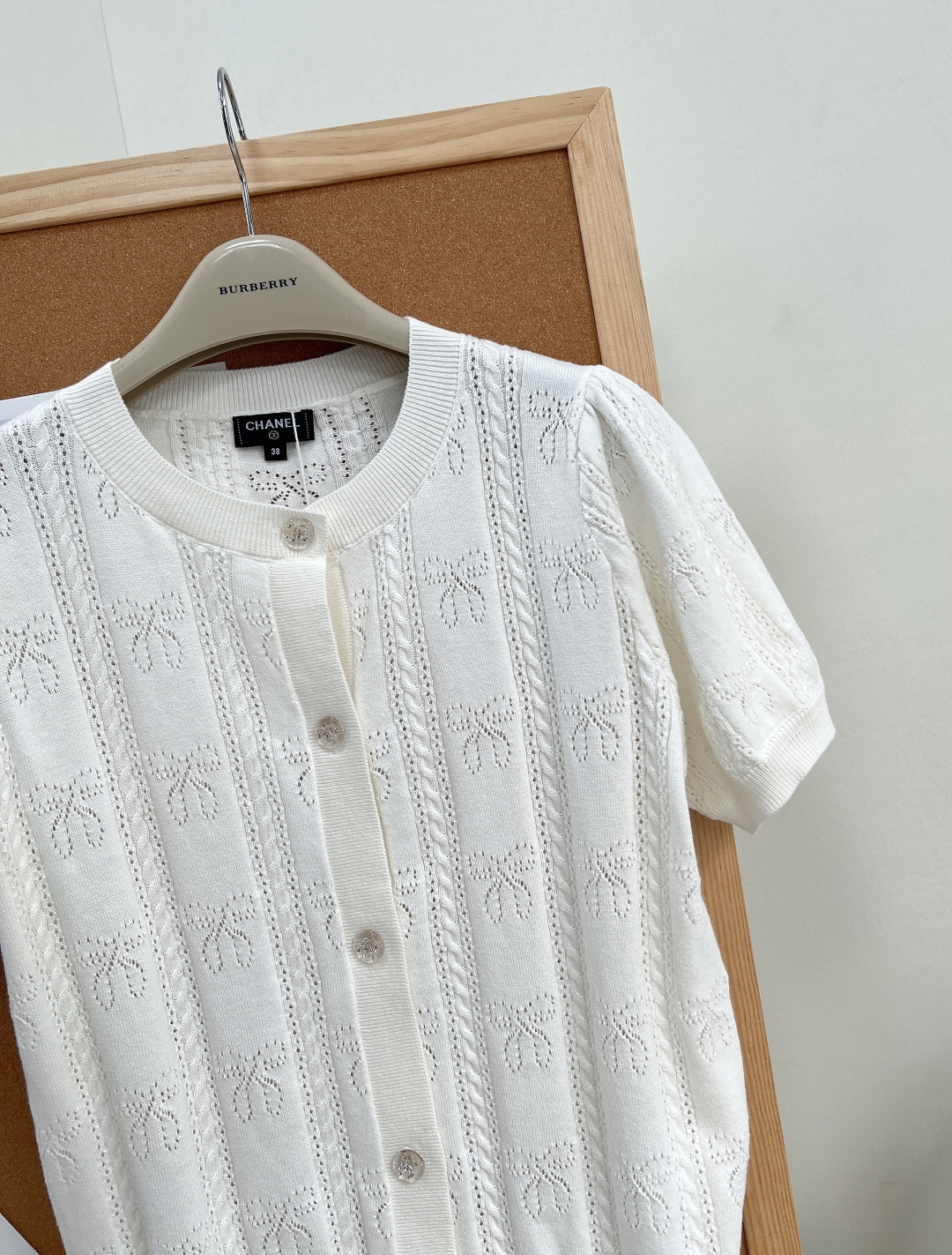 🆕CHANEL新款小香蝴蝶结镂空圆领短袖针织开衫｜26春夏温柔千金单品！精选高支细腻精梳针织纱，质地轻盈