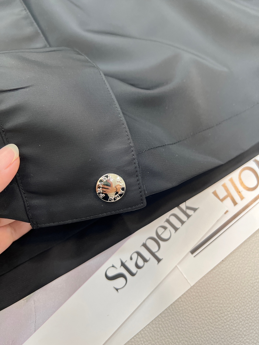 🆕Prada 尼龙机能风A字半身裙，26春夏高阶精准还原Prada标志性尼龙面料与金属三角标细节，原厂级
